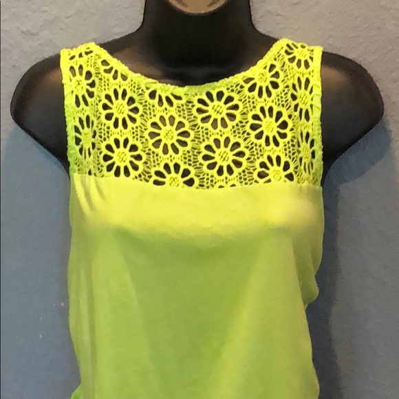 GAP Tops - 🦋 3 for 20 🦋 NWT Gap Lime Green Tank.        105